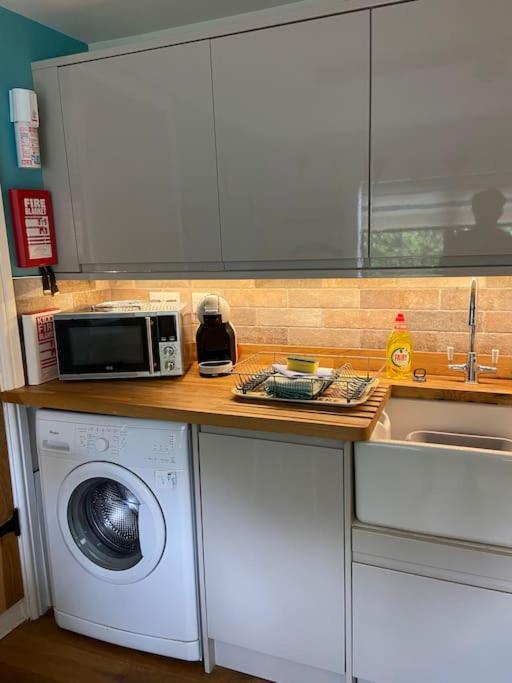 Award Winning Pet Friendly Paddock Cottage ウィットビー エクステリア 写真