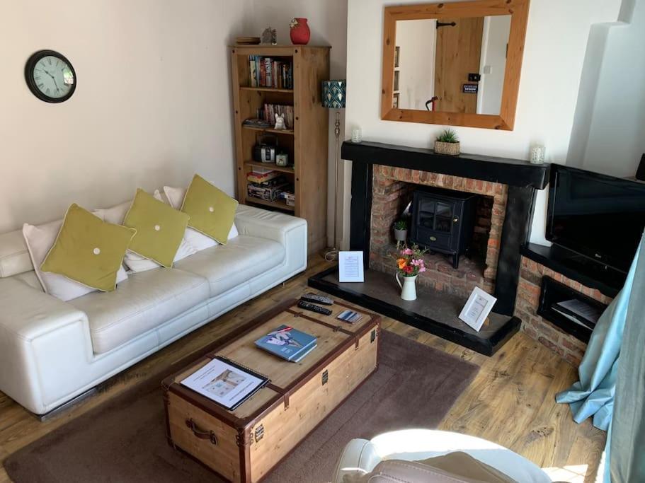 Award Winning Pet Friendly Paddock Cottage ウィットビー エクステリア 写真