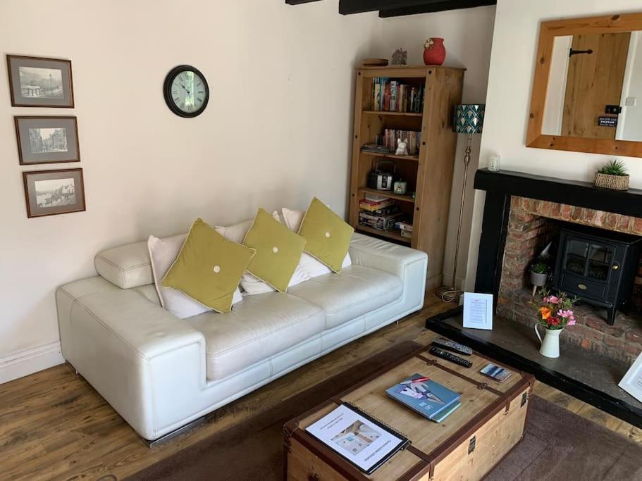 Award Winning Pet Friendly Paddock Cottage ウィットビー エクステリア 写真